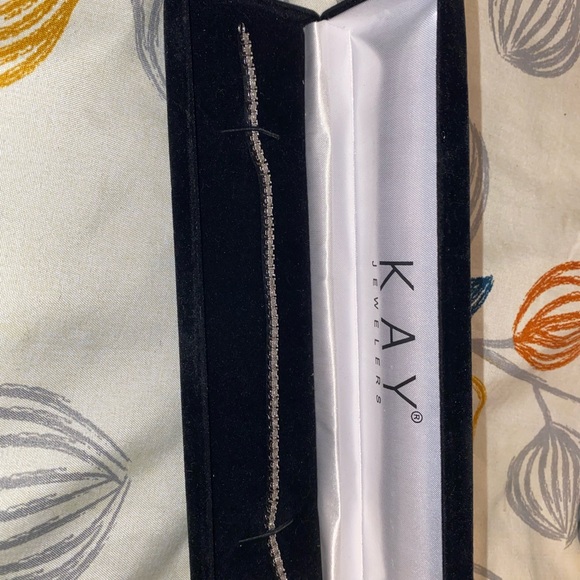 Beautiful bracelet. I just only wear gold. It’s a steal. listed on Kay at $599 - Picture 4 of 5